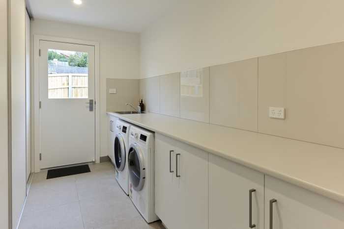 Long and Spacious Laundry with Full Length Benchtop
