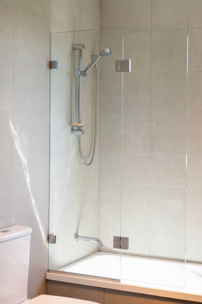 Glass Shower Screen for Combined Bath and Shower