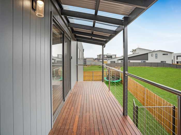 Simple Long Deck with Wire Balustrade and Roof